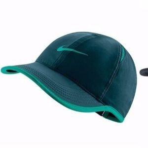 Nike Dri-Fit Feather Light Hat